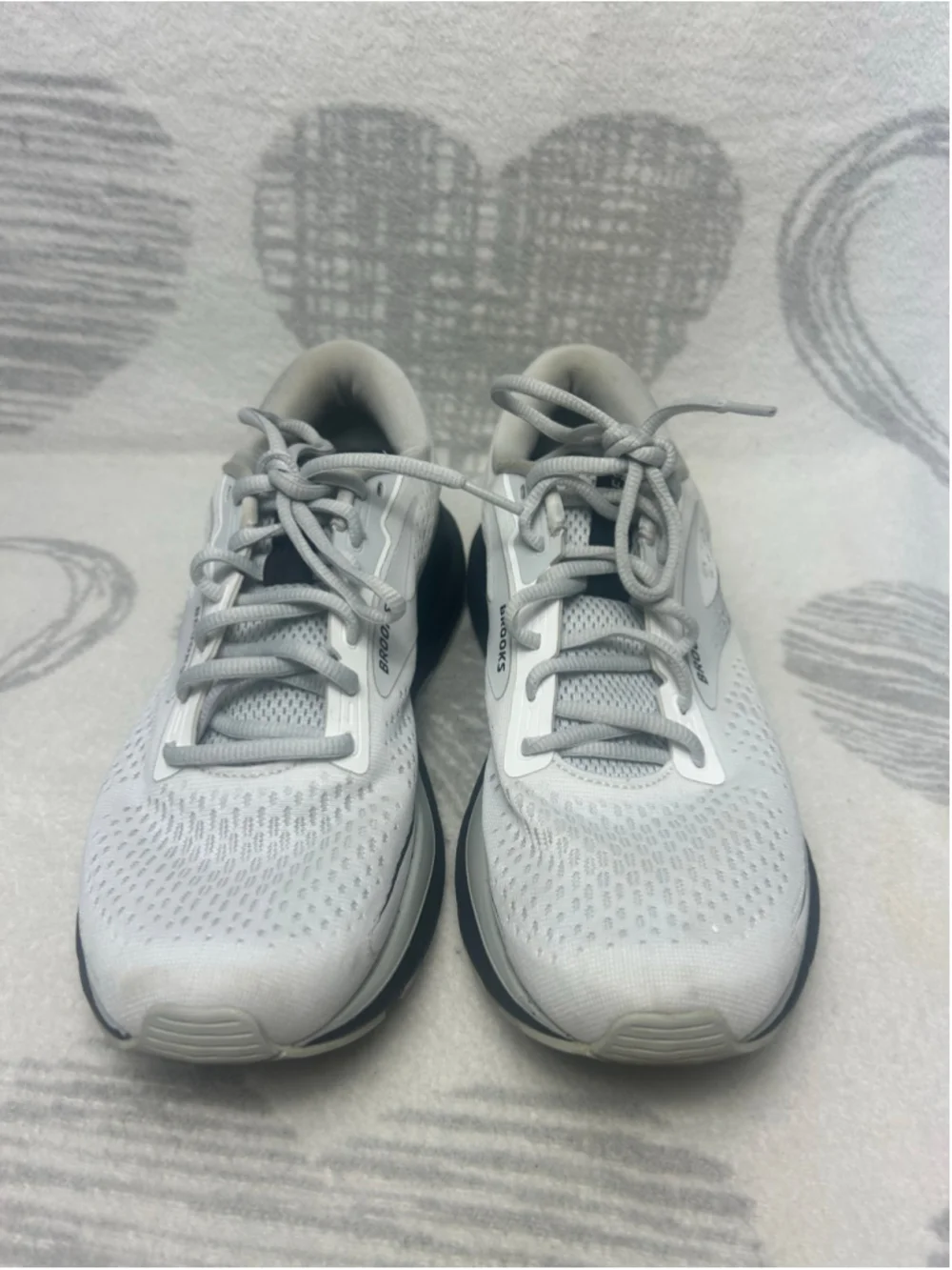 Brooks Trace 3 Sneakers Womens 9.5 White Track Road Running Shoes Oyster